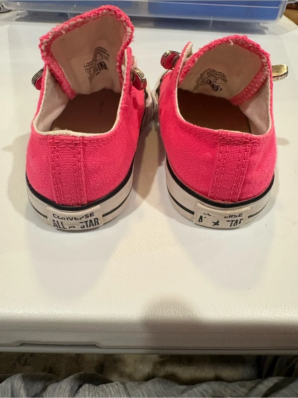 Converse Kids Low Top Sneakers in Bright Pink